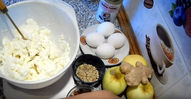 Рецепты творожной запеканки с манкой, с тыквой, с яблоками, в духовке