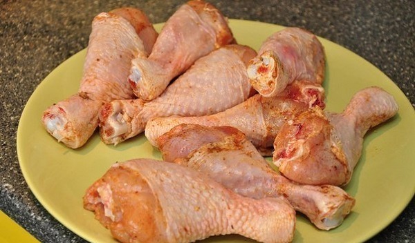 «Ленивые» куриные ножки из духовки: блюдо, которое готовится практически само!