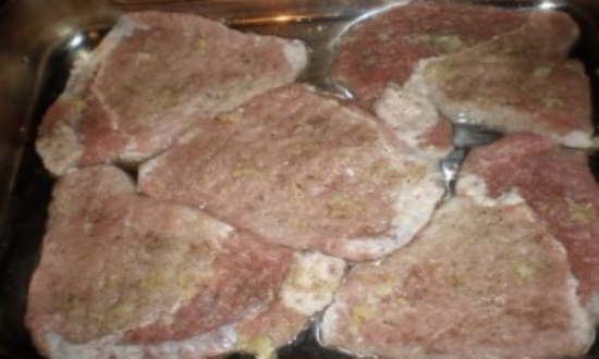 Мясо по-французски с грибами, приготовленное в духовке,рецепты из свинины, говядины, курицы