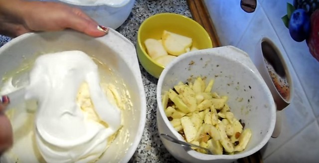 Рецепты творожной запеканки с манкой, с тыквой, с яблоками, в духовке