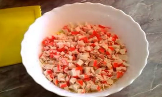 Салат с крабовыми палочками. 6 рецептов простых, быстрых и вкусных крабовых салатов за 5 минут