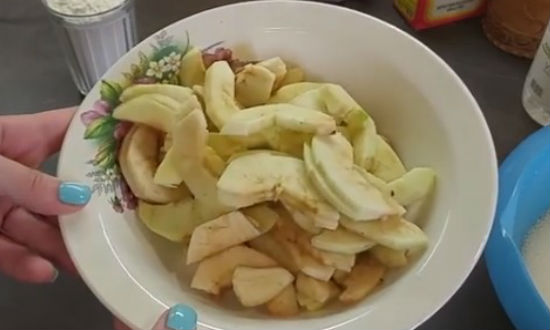 Рецепты очень вкусной пышной яблочно-ягодной шарлотки в духовке