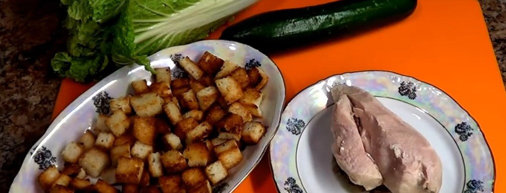Салат с куриной грудкой: выберите свой простой и вкусный рецепт