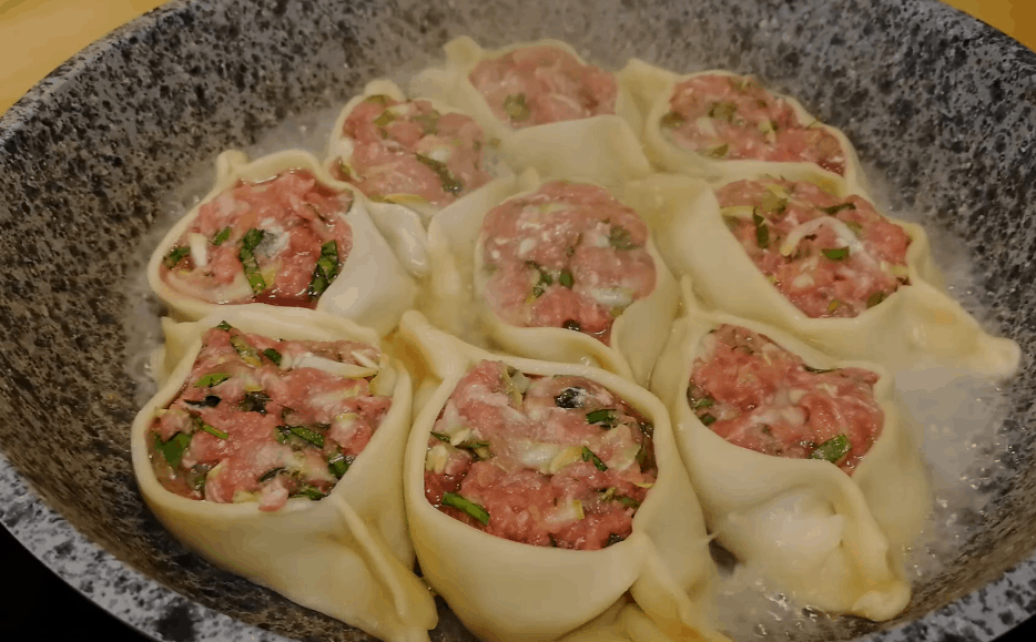 Мясные лодочки на сковороде: просто, сытно и вкусно